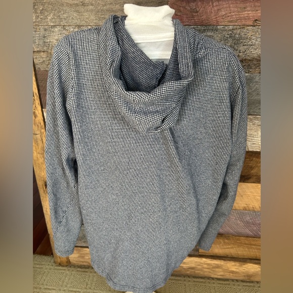 Modern Culture Hooded Pullover Top - Medium -Gray Textured Knit - Picture 5 of 6